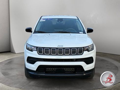 Used 2022 Jeep Compass Sport image 2