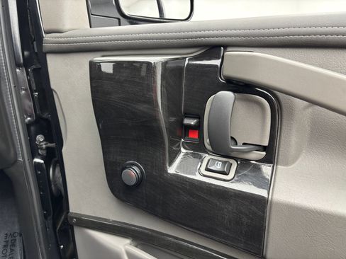 Used 2020 GMC Savana 2500 Extended w/ Enhanced Convenience Package RWD image 23