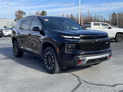 Used 2025 Chevrolet Traverse Z71 image 7