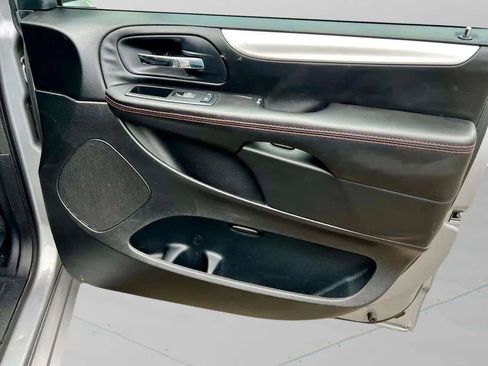 Used 2014 Dodge Grand Caravan R/T image 28