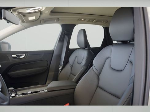 New 2025 Volvo XC60 B5 Core w/ Climate Package image 9