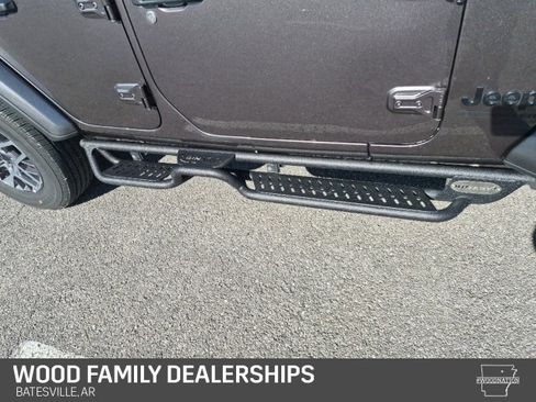 Used 2025 Jeep Wrangler Sahara image 27