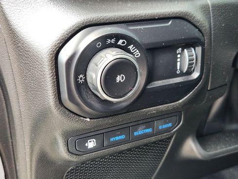 Used 2023 Jeep Wrangler Unlimited Sahara image 27