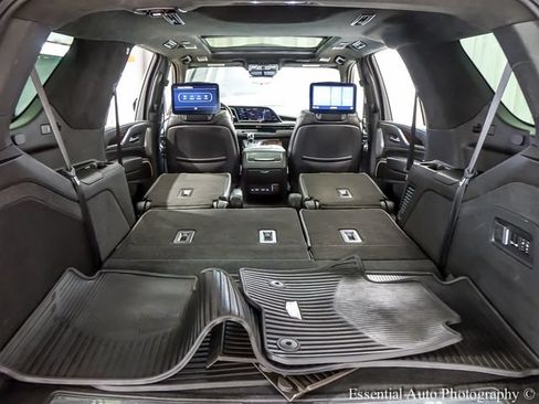 Used 2021 Cadillac Escalade Premium Luxury Platinum AWD/4WD image 27