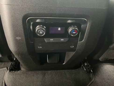 Used 2025 Chevrolet Suburban Z71 image 45