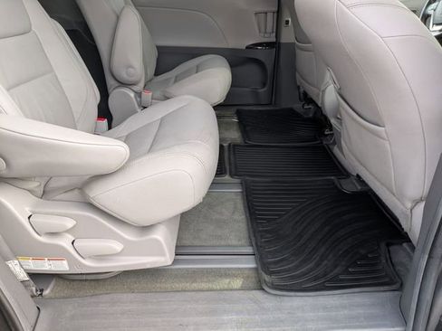 Used 2018 Toyota Sienna XLE Premium image 34