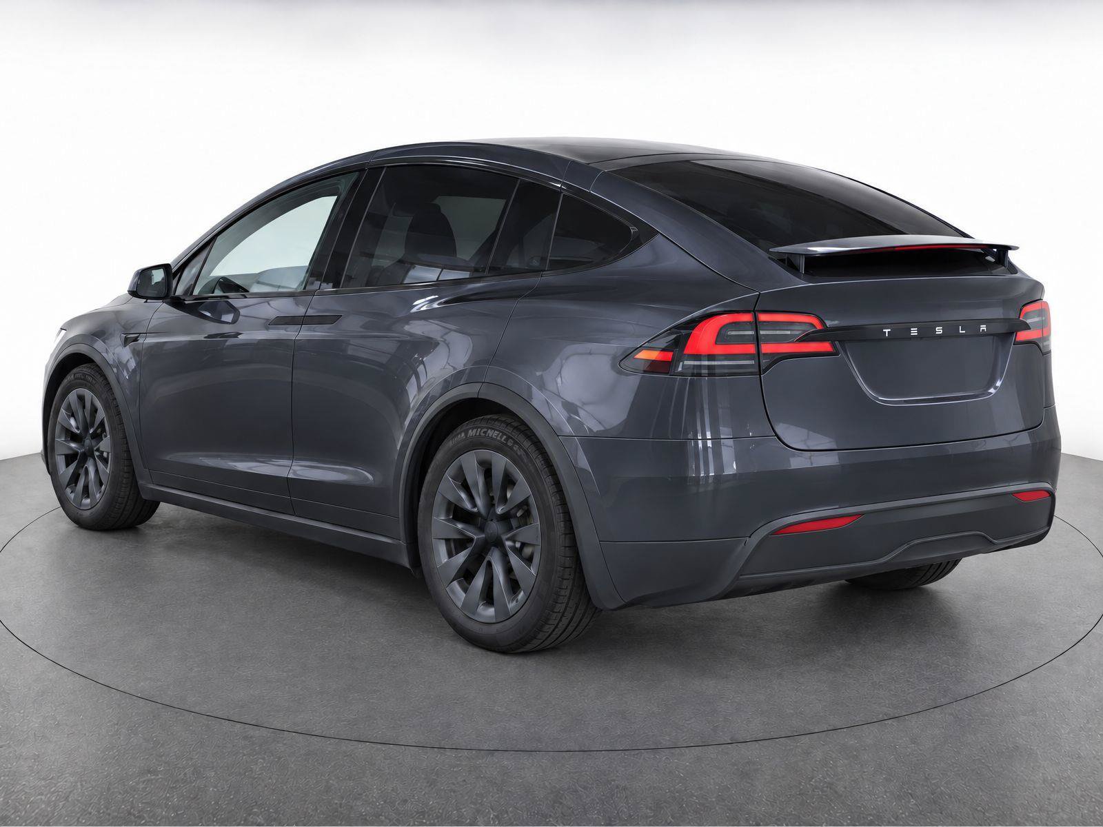 Used 2024 Tesla Model X AWD/4WD image 3