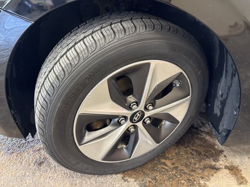 Used 2019 Hyundai Ioniq Limited FWD image 5