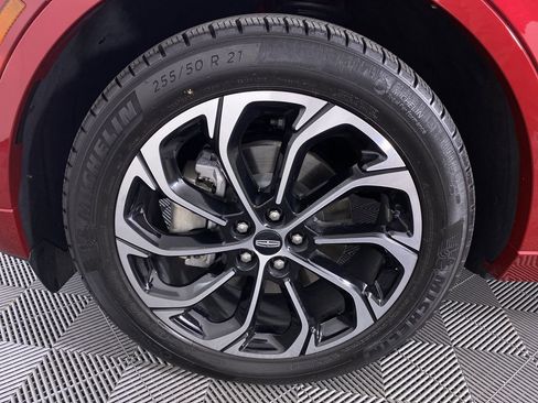 Used 2024 Lincoln Nautilus Reserve w/ Equipment Group 202A image 17