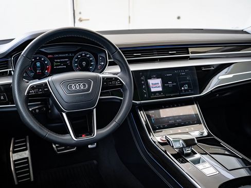 Certified 2022 Audi S8 image 4