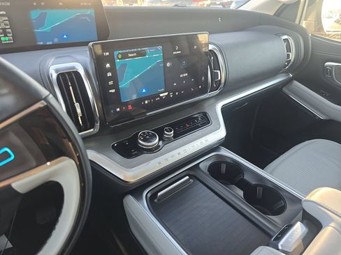 Used 2025 Ford Expedition Max Platinum w/ Driver's Package AWD/4WD image 6