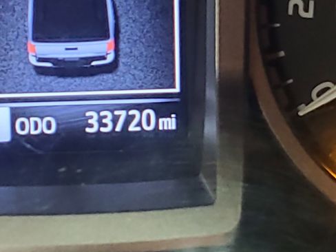 Used 2022 Toyota Tacoma SR5 w/ Technology Package image 10