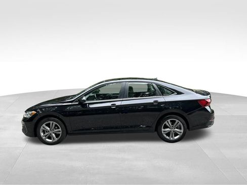 Used 2024 Volkswagen Jetta SE FWD image 2