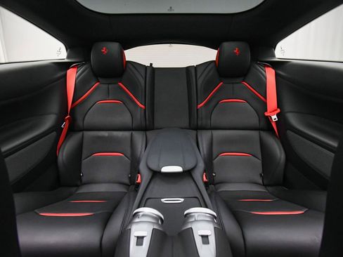 Used 2018 Ferrari GTC4Lusso T image 19