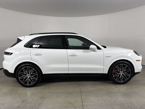 Certified 2025 Porsche Cayenne S AWD/4WD image 8