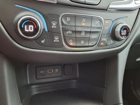 Used 2022 Chevrolet Equinox LT FWD image 8