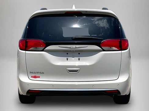 Certified 2019 Chrysler Pacifica Touring-L Plus FWD image 6