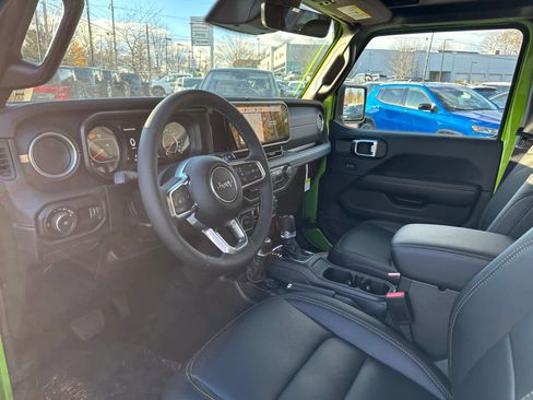 New 2026 Jeep Wrangler Unlimited Sahara AWD/4WD image 12