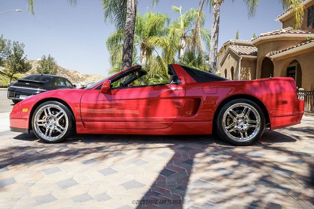 Used 2004 Acura NSX T RWD image 3