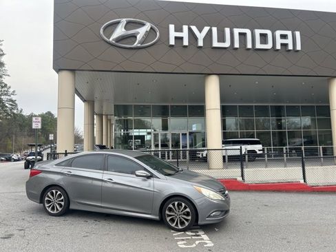Used 2014 Hyundai Sonata SE image 1
