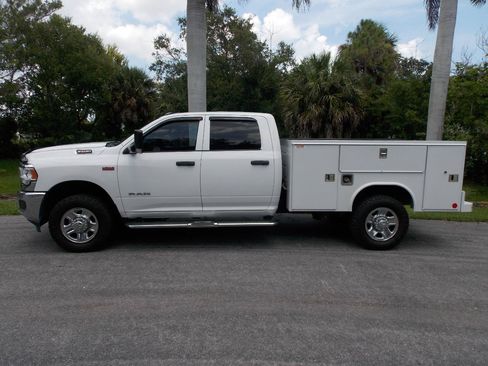 Used 2022 RAM 2500 Tradesman w/ Chrome Appearance Group AWD/4WD image 6