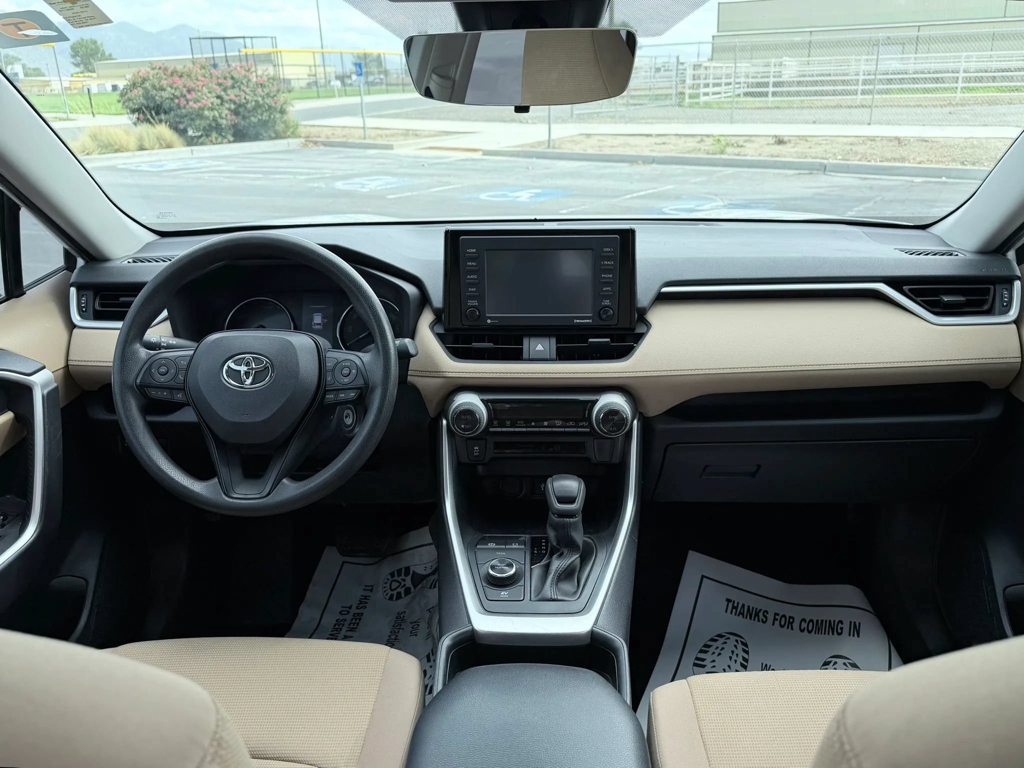 Used 2021 Toyota RAV4 LE AWD/4WD image 15