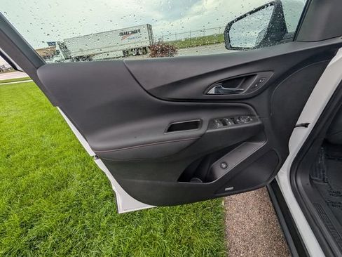 Used 2023 Chevrolet Equinox RS w/ RS Leather Package FWD image 17