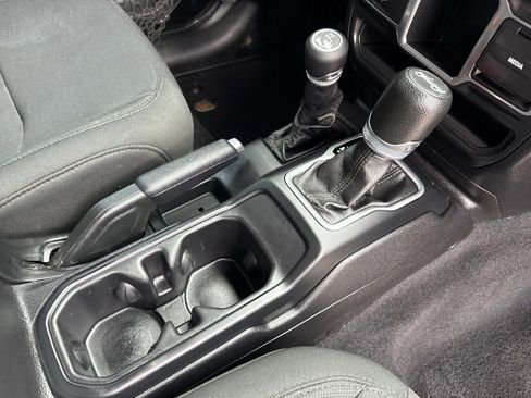 Used 2018 Jeep Wrangler Unlimited Sport AWD/4WD image 37