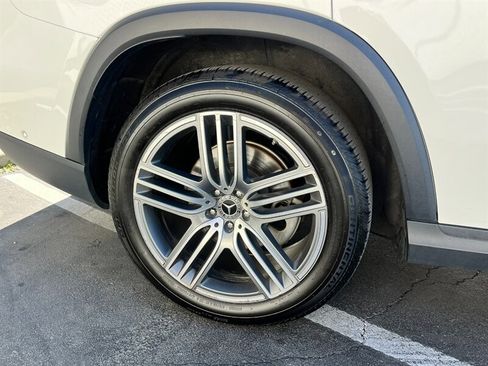 Used 2024 Mercedes-Benz GLS 450 4MATIC image 13