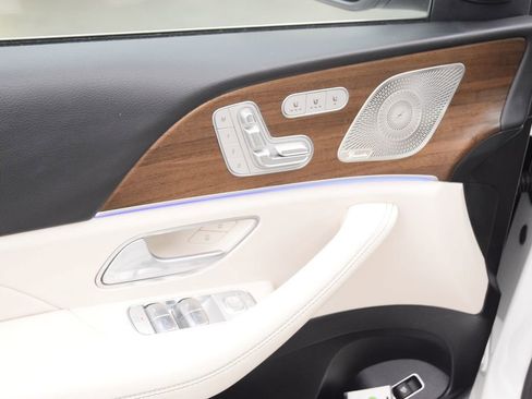 Used 2025 Mercedes-Benz GLS 450 4MATIC image 23