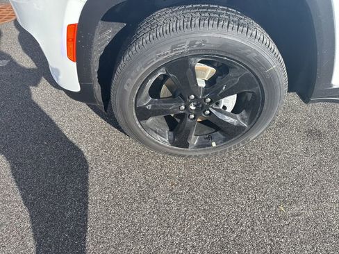 New 2025 Jeep Grand Cherokee Altitude image 10