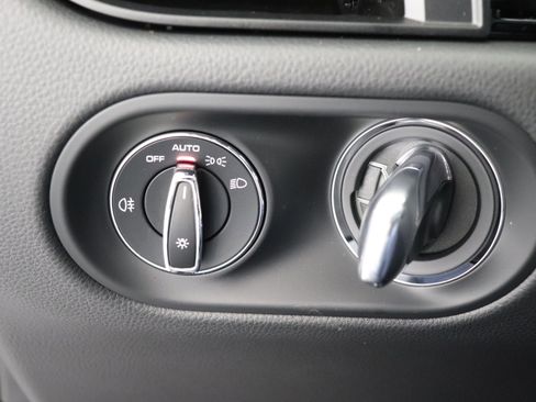 Used 2025 Porsche Macan image 31