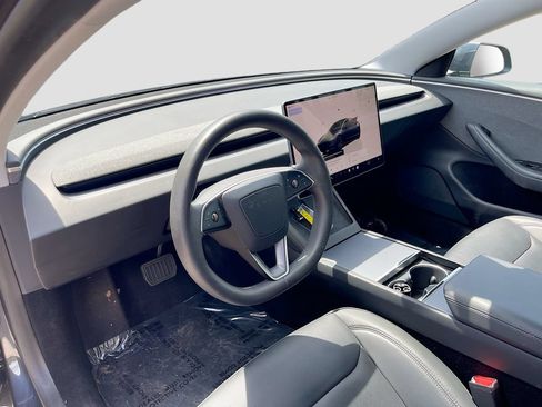Used 2024 Tesla Model 3 Standard Range RWD image 9