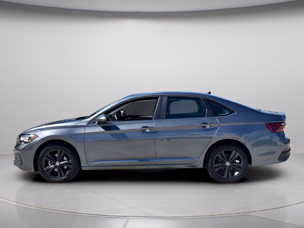 Certified 2023 Volkswagen Jetta SE w/ Panoramic Sunroof Package FWD image 3