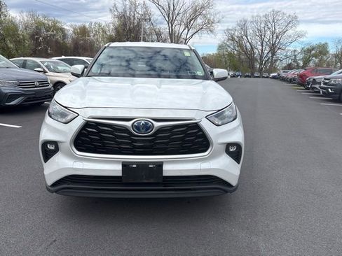 Used 2023 Toyota Highlander LE AWD/4WD image 3