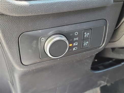 Used 2022 Ford Escape SE image 17