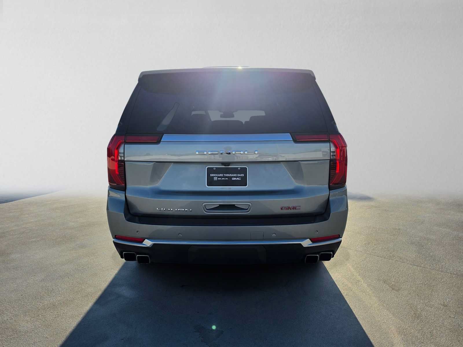 Used 2025 GMC Yukon XL Denali AWD/4WD image 4
