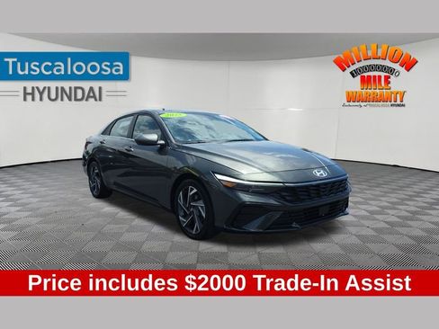 Used 2025 Hyundai Elantra SEL FWD image 1