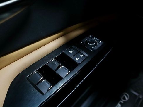 Used 2023 Lexus ES 250 w/ Premium Package image 25