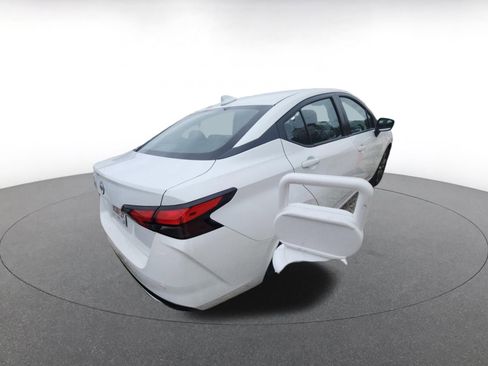 Used 2025 Nissan Versa SV image 7