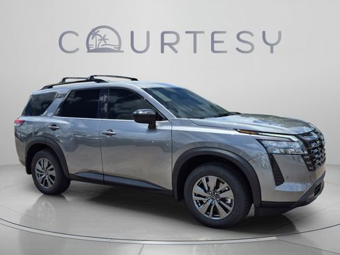 Used 2026 Nissan Pathfinder SV FWD image 9