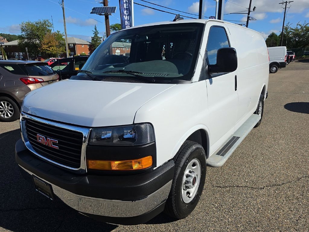 Used 2025 GMC Savana 2500 w/ Driver Convenience Package RWD image 7