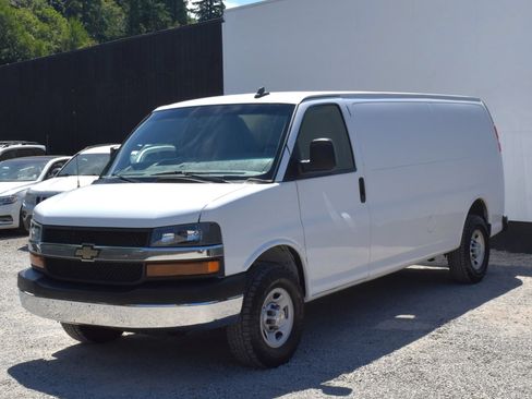 Used 2022 Chevrolet Express 3500 Extended w/ Driver Convenience Package RWD image 3
