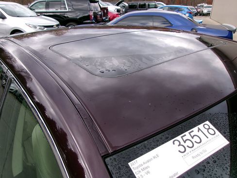 Used 2017 Toyota Avalon XLE image 10