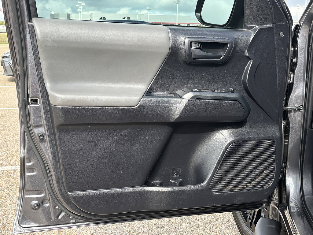 Used 2021 Toyota Tacoma SR AWD/4WD image 22