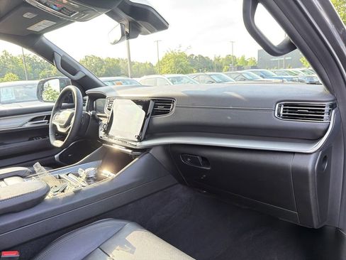 Used 2023 Jeep Wagoneer Series II AWD/4WD image 21