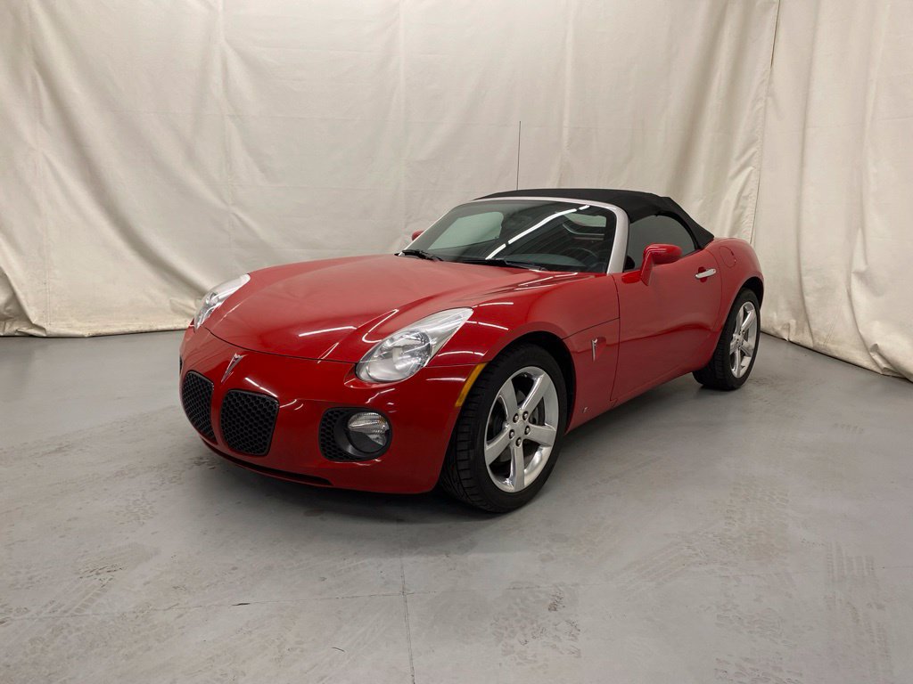 Used 2008 Pontiac Solstice GXP w/ Premium Package RWD image 2
