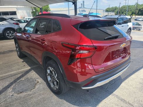 Used 2025 Chevrolet Trax LT w/ LT Convenience Package FWD image 10