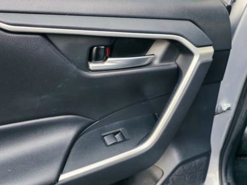 Used 2019 Toyota RAV4 XLE w/ Convenience Package image 35