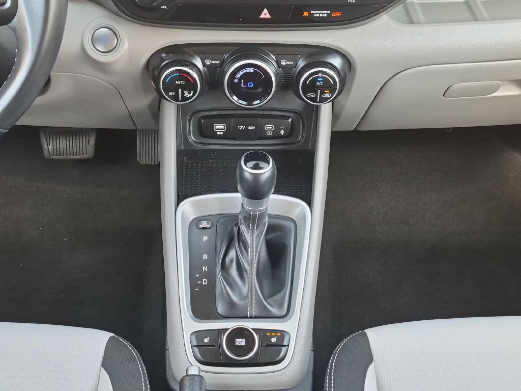 Used 2026 Hyundai Venue SEL FWD image 24